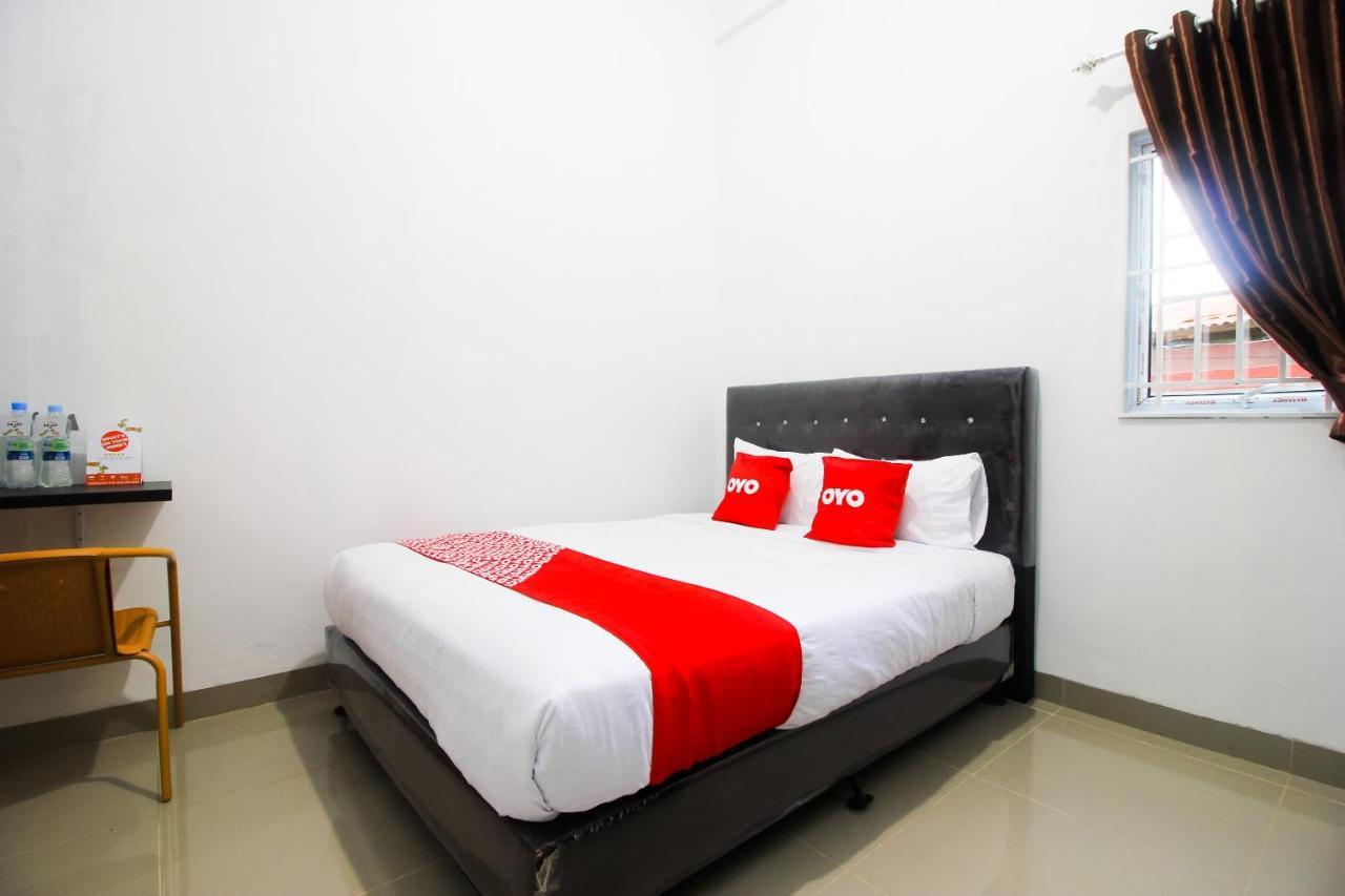 Oyo 1653 Fajar Residence Pekanbaru Exterior foto