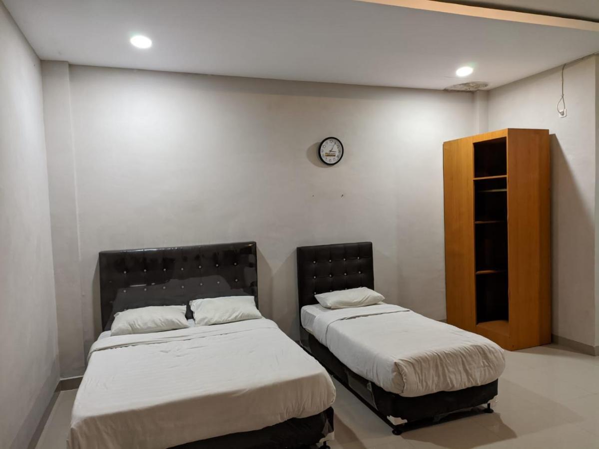 Oyo 1653 Fajar Residence Pekanbaru Exterior foto