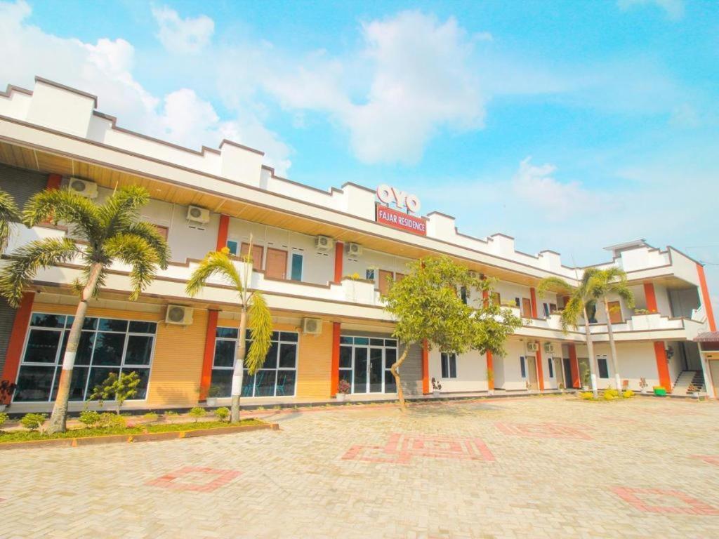 Oyo 1653 Fajar Residence Pekanbaru Exterior foto