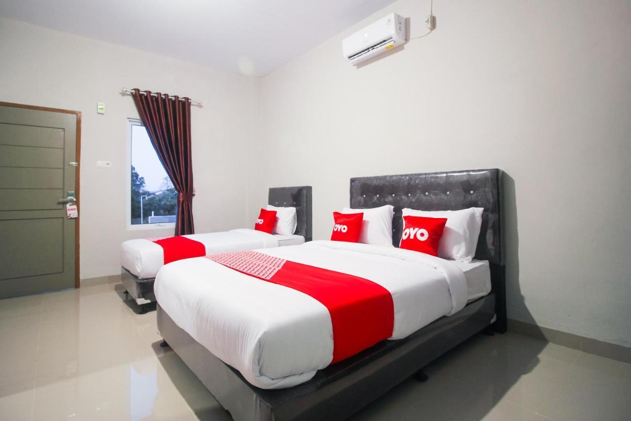 Oyo 1653 Fajar Residence Pekanbaru Exterior foto